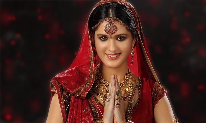 Bride wearing a Chemmanur 22K bridal set