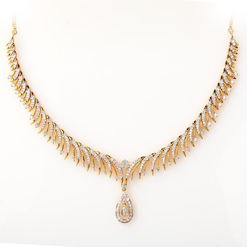 Cushion halo diamond